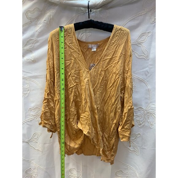 NWOT band of gypsies Yellow Long Sleeve tags removed for laundering Never worn - Picture 3 of 9